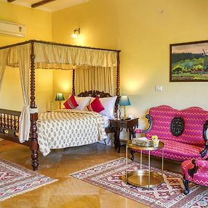 Superior Hideaway Room